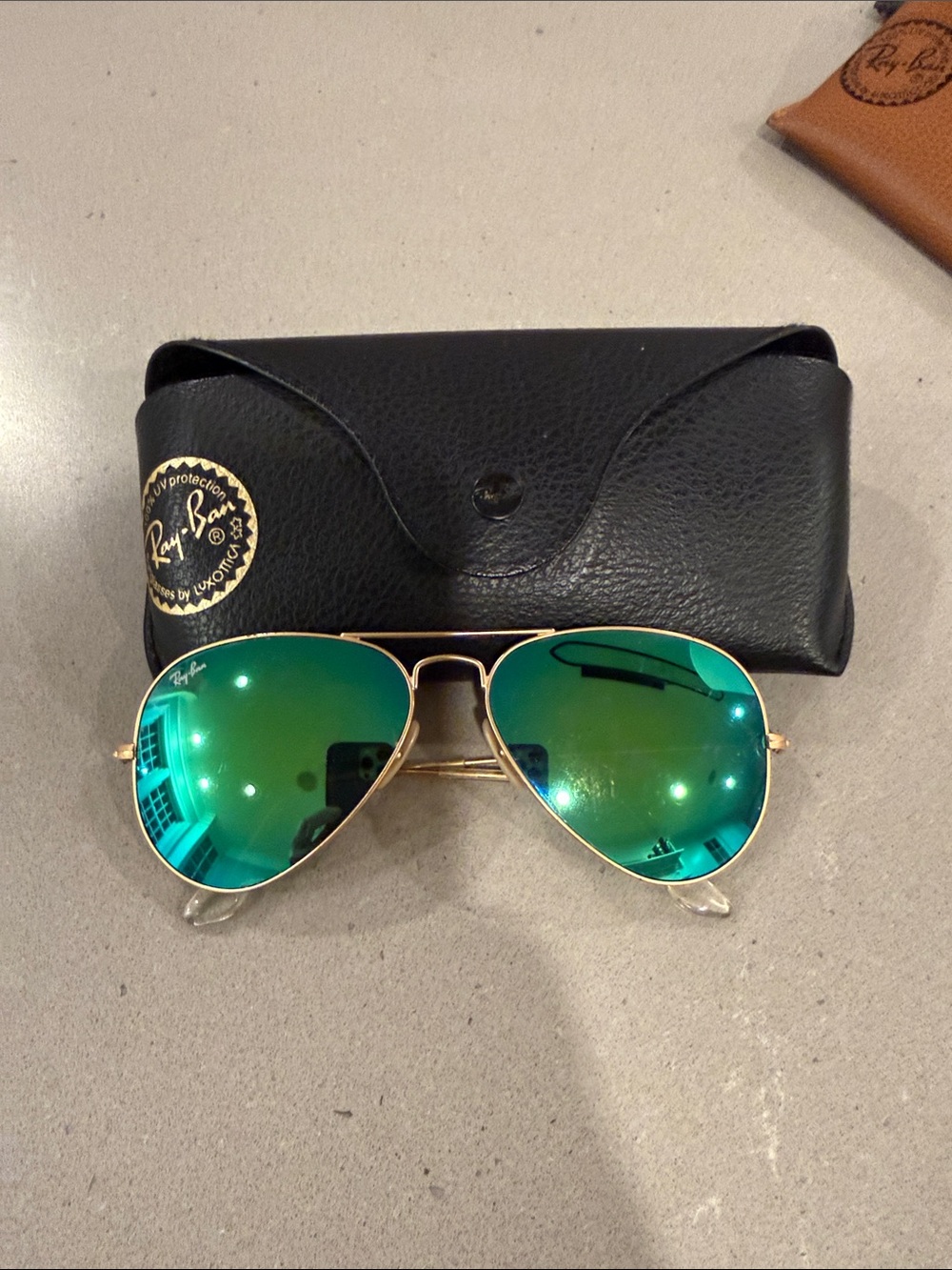 Ray-Ban Men’s Gold Frame Aviator Sunglasses with Green Mirror Lenses